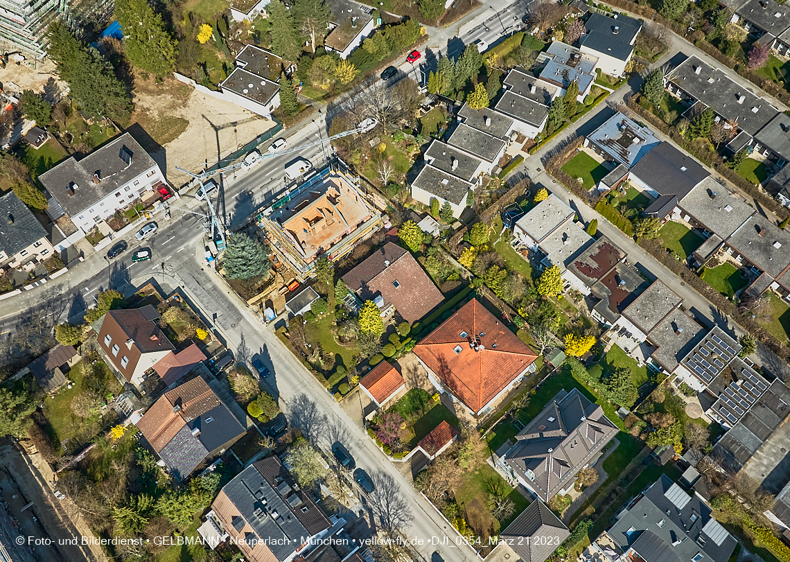 21.03.2023 - Luftbilder von der Baustelle Niederalmstraße 16 in Neuperlach